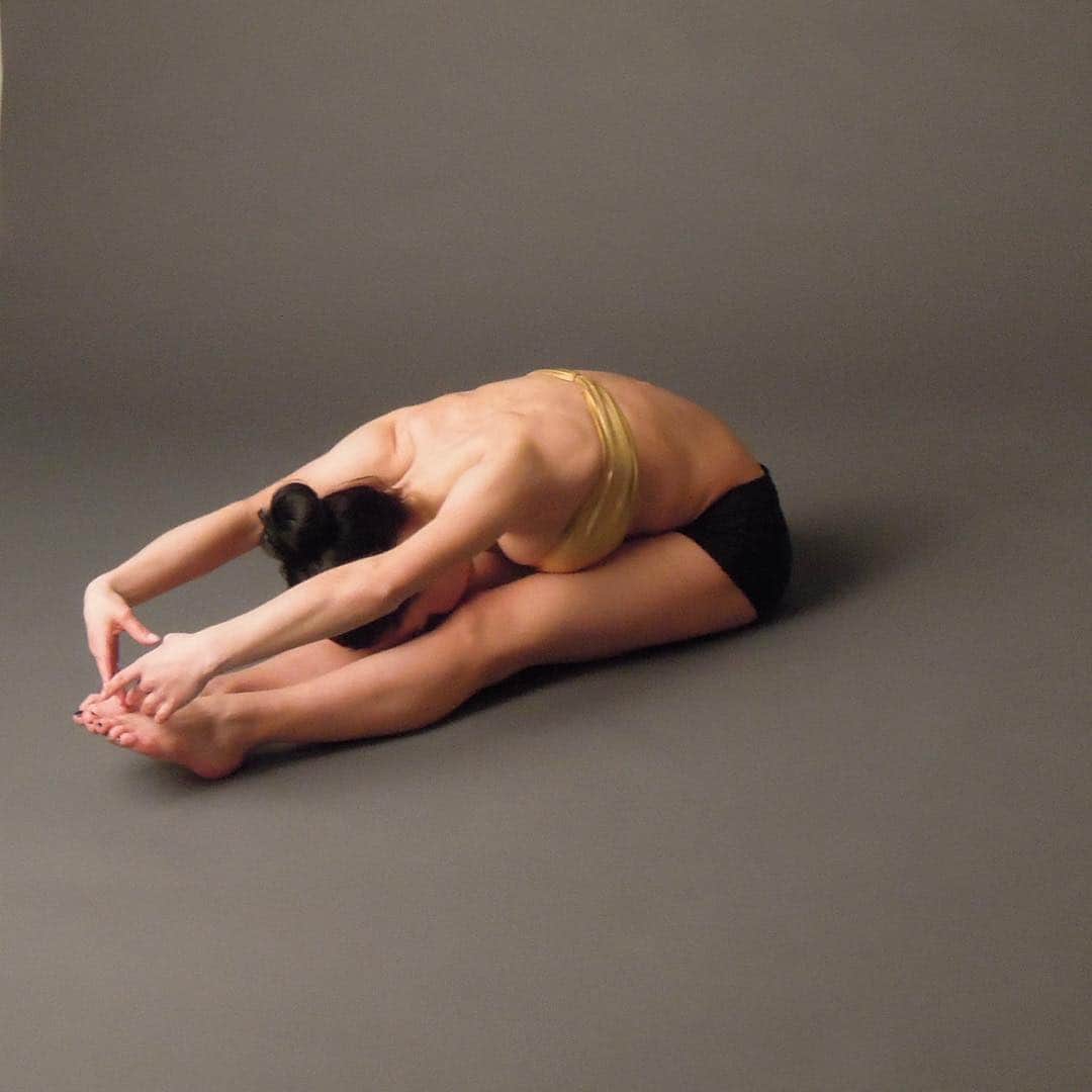 エレーネ・ゲデヴァニシヴィリさんのインスタグラム写真 - (エレーネ・ゲデヴァニシヴィリInstagram)「Got splits ¿ 💁🏻‍♀️ #stretching #splits #figureskating #fitness」10月16日 8時01分 - elle_elene