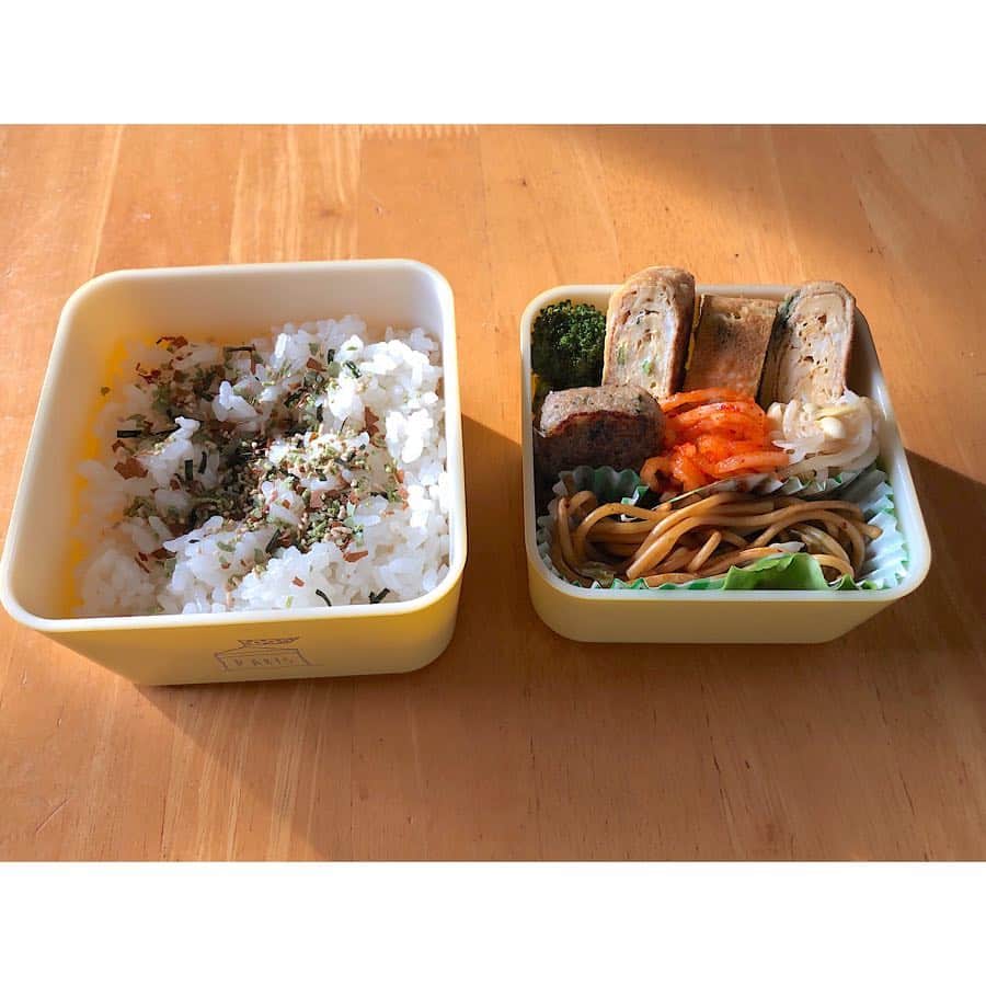 のインスタグラム：「おはようございます . パクチー玉子焼き やきそば しそとチーズの焼きつくね 大根ともやしのナムル ブロッコリー ごはん（松茸のお吸い物のふりかけ💫） . ふりかけ食べるの楽しみ！どんな感じなんだろ🤔 . #JKなつ弁 #お弁当 #高校生弁当 #女子高生弁当 #jk弁当 #jk弁当記録 #jk3 #jk #お昼ごはん #オベンタグラム #クッキングラム #デリスタグラム  #obentagram #cookingram #delistagram #cooking #obento #obentobox #obentobako #lunch #lunchbox」
