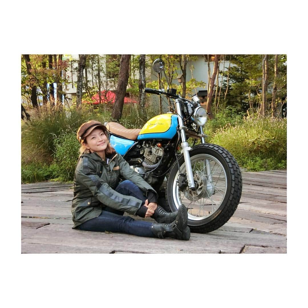 きのせひかるさんのインスタグラム写真 - (きのせひかるInstagram)「オフの日は、相方ちゃんとおでかけ🛵 . #ぴかるんばんばん号 #バイク #ツーリング #能勢カフェ #野間の森 #migiwa #suzuki #vanvan200 #バイクのある風景 #バイクのある生活 #バイクのある人生  #バイク好きな人と繋がりたい #バイク乗りと繋がりたい #バイクが好きだ #バイク女子」10月16日 9時31分 - hikarukinose