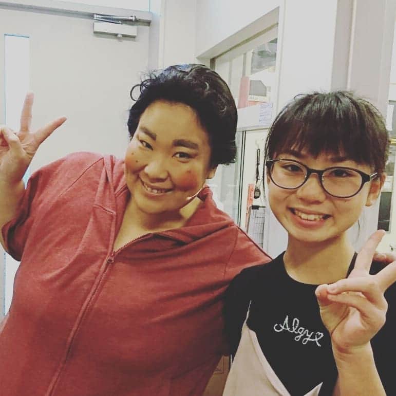 あべこさんのインスタグラム写真 - (あべこInstagram)「大分から観に来てくれたシオナーズキッズミュージカルのみんな～✈💕 みなみちゃん、まろちゃん、ゆうちゃん、りんさちゃんホントにありがとうございます🙇💕 帰ったら国民文化祭が待っている‼ 猛烈ダッシュで頑張るぞー💪✨ #ミュージカル生きる #生きる #大分からありがとう #国民文化祭 #おおいた大茶会 #シオナーズ #シオナーズキッズミュージカル」10月16日 10時13分 - abekopan