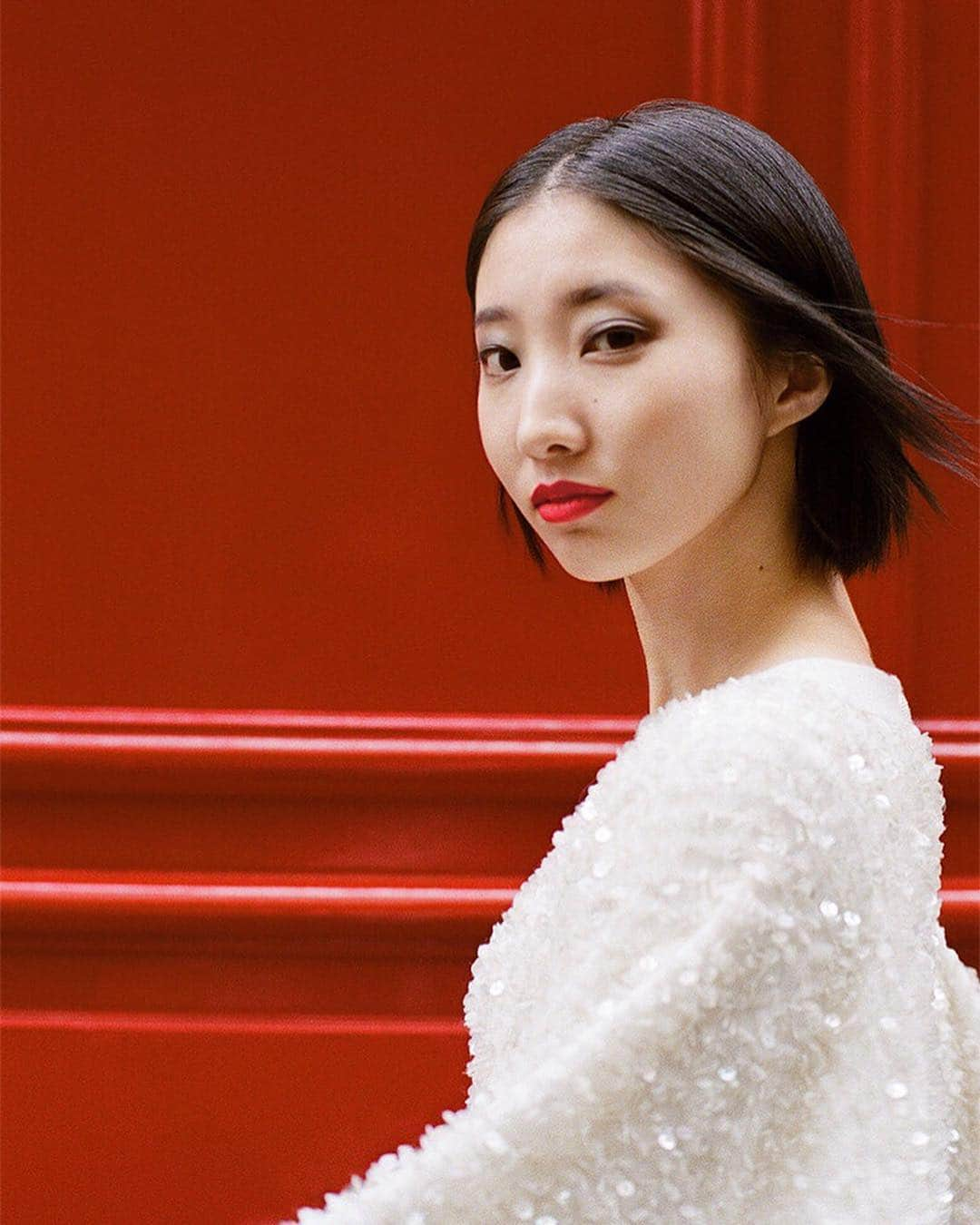 飯島望未さんのインスタグラム写真 - (飯島望未Instagram)「Red lipstick is the most powerful weapon of woman.  everything I have faced in my life has made me strong and have confidence.  I’m wearing red matte lipstick with strong mind💄💪🏼 @chanel.beauty  #RougeAllureLiquidPowder」10月16日 11時03分 - nozo0806