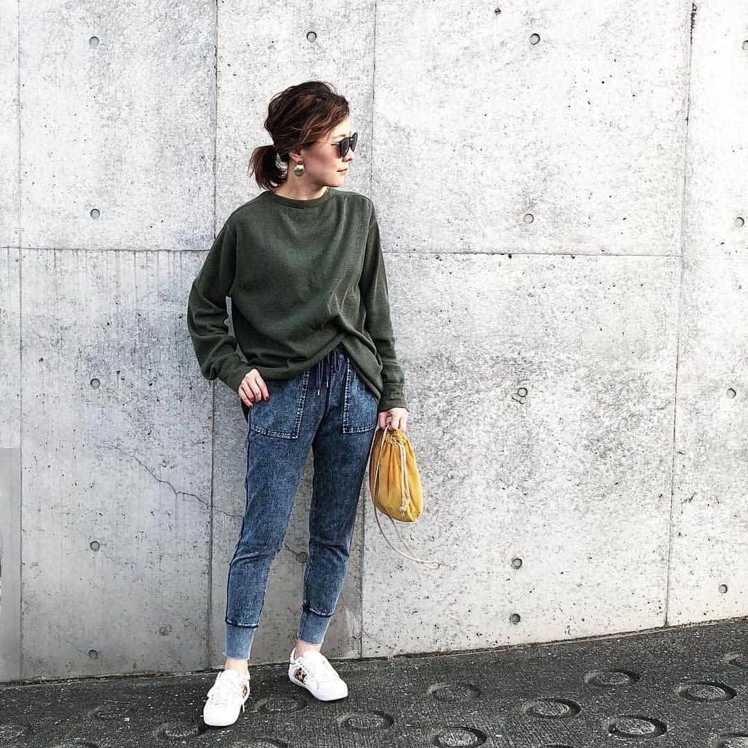 Gu ジーユー さんのインスタグラム写真 Gu ジーユー Instagram イージーパンツコーデをpick Up ラフに仕上げ 小技の効いたこなれスウェットレディ 高密度のリブ素材がホールドし 心地よいフィット感で一枚着でもキレイ見えする デイリーにもルームウェアに