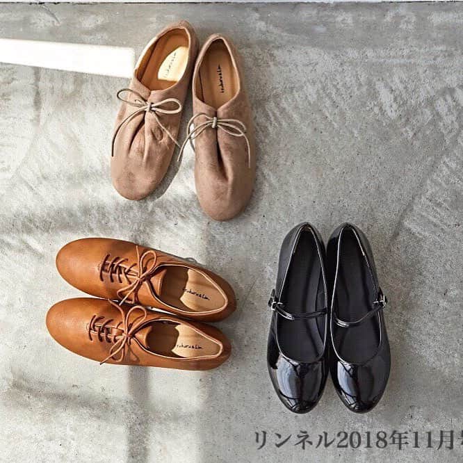 シャンブルオフィシャルさんのインスタグラム写真 - (シャンブルオフィシャルInstagram)「＊ 着心地のいいもの、 暮らしを彩るものを 丁寧に向き合い、つくる。 . 雑誌リンネルとシャンブルから生まれたブランド、tsukuru&Lin。 . リンネル11月号では、 『快適な靴』として ・ギャザーができるシューズ ・ワンストラップシューズ ・レースアップシューズ を紹介しています。 . クッションの効いたインソール、やわらかいアッパーと軽いソールなど、快適さを追求したシューズです。 . 冬をのりきる心地いいものとして、アウターや雑貨を紹介しています。ぜひ店頭でもチェックしてみて下さい。 . ----------------------------- . ・ギャザーシューズ 　665-1066他 ・ワンストラップシューズ 　665-0949他 ・レースアップシューズ 　665-0549他 いずれもM～LL　2,900円 . ----------------------------- . 🔎商品はプロフィールのURLからCHECK @grchambre . 店舗により在庫が異なりますので、お近くの店舗にお問い合わせください。　 売り切れの際はご容赦ください。 .  #chambre #シャンブル #シャンブルオリジナル #tukuru&Lin #ツクルアンドリン #リンネル #リンネルコラボ #靴 #シューズ #レースアップ #エナメルシューズ」10月16日 11時45分 - grchambre