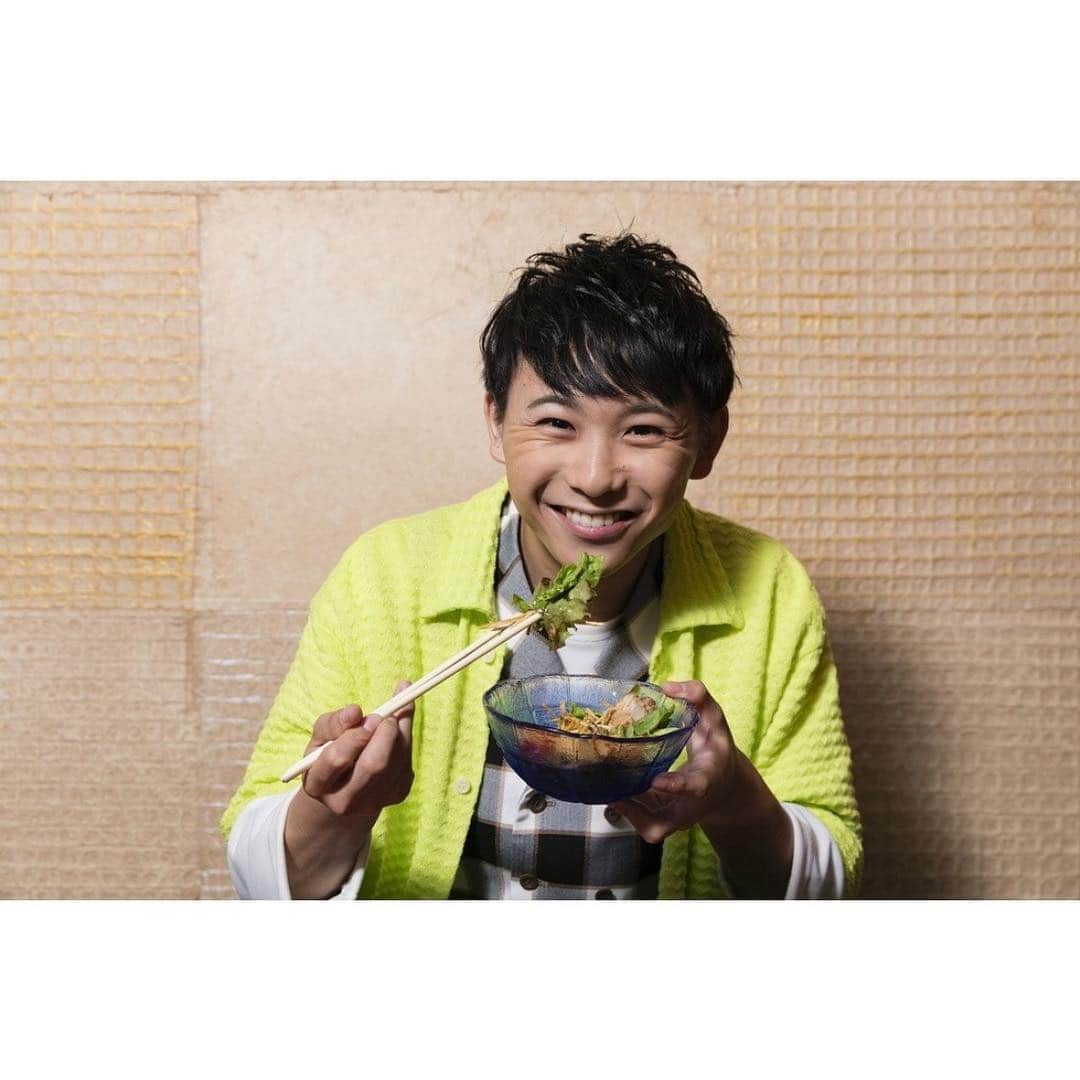 須賀健太のインスタグラム：「もぐもぐ男子 webで公開中」