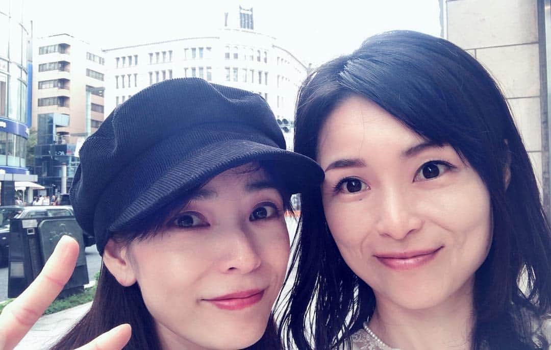 藤田りえさんのインスタグラム写真 - (藤田りえInstagram)「#大人akb #まりり こと#塚本まり子 ちゃんとランチ！牡蠣づくしのランチに舌鼓を打ちました。 まりりは来週の東北復興フルマラソンに出場するよ！頑張れ、まりり♡応援してるよ(≧∀≦) #ginzasix #エミットフィッシュバー #牡蠣 #牡蠣大好き #多分また行く笑 #AKB #AKB48」10月12日 9時52分 - rie_fujita.ana