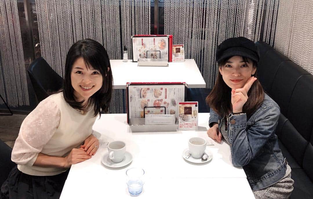 藤田りえさんのインスタグラム写真 - (藤田りえInstagram)「#大人akb #まりり こと#塚本まり子 ちゃんとランチ！牡蠣づくしのランチに舌鼓を打ちました。 まりりは来週の東北復興フルマラソンに出場するよ！頑張れ、まりり♡応援してるよ(≧∀≦) #ginzasix #エミットフィッシュバー #牡蠣 #牡蠣大好き #多分また行く笑 #AKB #AKB48」10月12日 9時52分 - rie_fujita.ana