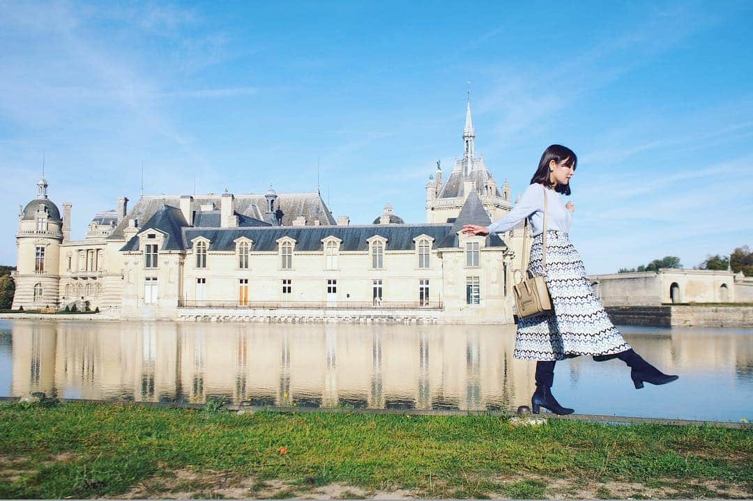 樋口智恵子さんのインスタグラム写真 - (樋口智恵子Instagram)「Always beautiful. Château de Chantilly🇫🇷🏰 . . . . 帰国しました！いつ行ってもときめくフランス🇫🇷大好きだ❤️ 写真はいつも美しいシャンティイ城🏰ナツメはこんな美しい街に住んでいて幸せだな🏇 . . . . #chantilly #chateaudechantilly #chateau #jadore #france #iledefrance #シャンティイ #城 #競馬 #馬 #racehorse #旅好き」10月12日 11時01分 - chieko_higuchi