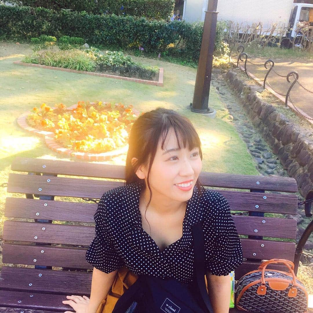 楠木まゆさんのインスタグラム写真 - (楠木まゆInstagram)「. 日比谷公園🌷🌹🌺🌻🌼💐 . #スワイプしてね #ポーズする時はほぼ大抵小顔ポーズ #不意打ち風 #高校の友と和みに行ったんだけど三連休の中日だったから混みすぎ暑すぎだった #高校の友 #日比谷公園 #日比谷花壇」10月12日 11時42分 - kusunoki__mayu