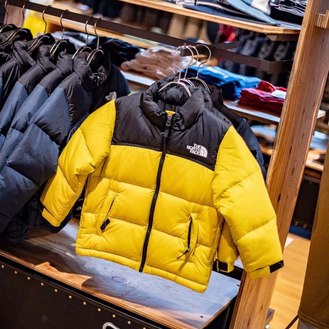 【公式】ルネッサンスリゾートオキナワのインスタグラム：「. 1990年代のTNFを代表するヘリテージモデルであるヌプシジャケットを入荷しました。  #ヌプシ  #ヌプシジャケット  #ノースフェイス #ルネッサンスリゾートオキナワ #tnf #thenorthface #renaissanceokinawaresort」