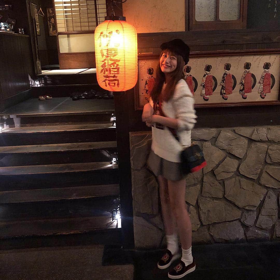 のインスタグラム：「京都じゃないけど京都っぽいお店🏮 ． バッグ、帽子以外全て @tommyhilfiger ． ． ． ． ． #京町恋しぐれ#新宿#私服#コーディネート#コーデ#トミーヒルフィガー#ご飯#夜ご飯#ヘルシー#野菜#tommyhilfiger#fashion」