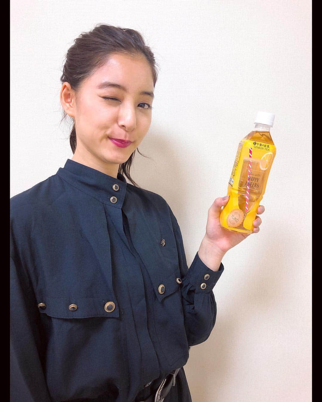 新木優子さんのインスタグラム写真 - (新木優子Instagram)「午後の紅茶それぞれのテイストの私の名前入り特別ボトルで👭‼︎ 離れてたり、その時一緒にいれなくてもこんな風に楽しんで頂けたら、、、☺️ ぜひ、私とも、、、☺️ #午後ティーでカンパイ #午後の紅茶 #皆さまと乾杯できるの楽しみにしています☺️」10月12日 15時20分 - yuuuuukko_