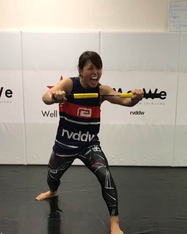 のインスタグラム：「音量注意  #今井竜惺 くんがヌンチャクを披露してくれました！呼応しました。 #brucelee  #martialarts  #ryuseiimai  #scream  #nunchucks」
