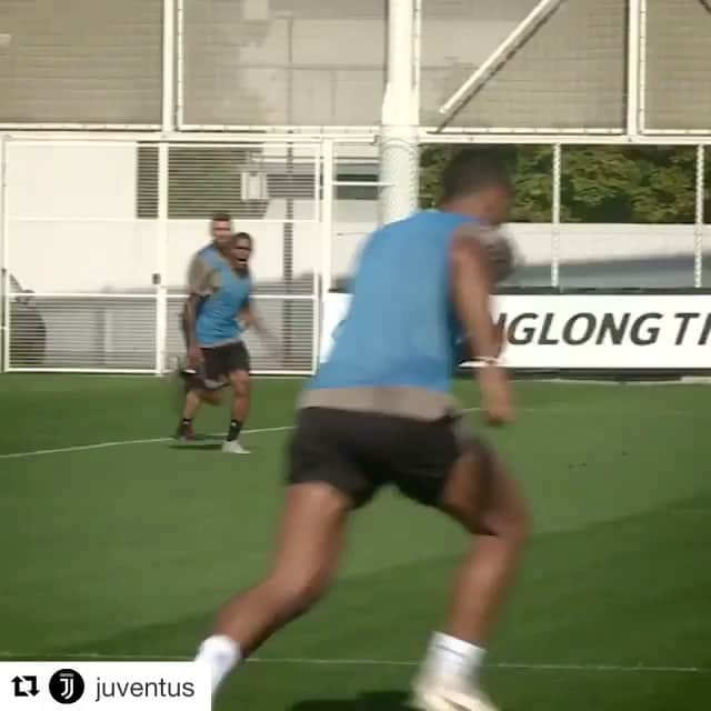 アンドレア・バルツァッリのインスタグラム：「😎 #Repost @juventus with @get_repost ・・・ 🚴‍♂️ 👀 💥  BARZAAAAAA!!! 😆 😆 😆 #ForzaJuve」