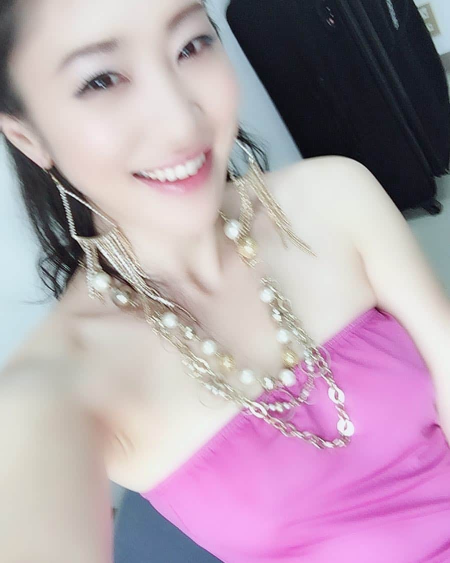 佐伯かのんのインスタグラム：「五十路んさんの撮影でした  #佐伯かのん #撮影 #バブル」