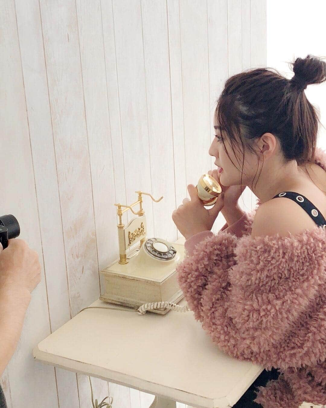 林ゆめさんのインスタグラム写真 - (林ゆめInstagram)「動画撮影した時の写真📷 おだんご！ _ _ _ #fashion #code #コーデ #makeup #hairarrange #お団子ヘア #ポートレート #portrait #pic #picture」10月12日 19時45分 - ___yuume.18