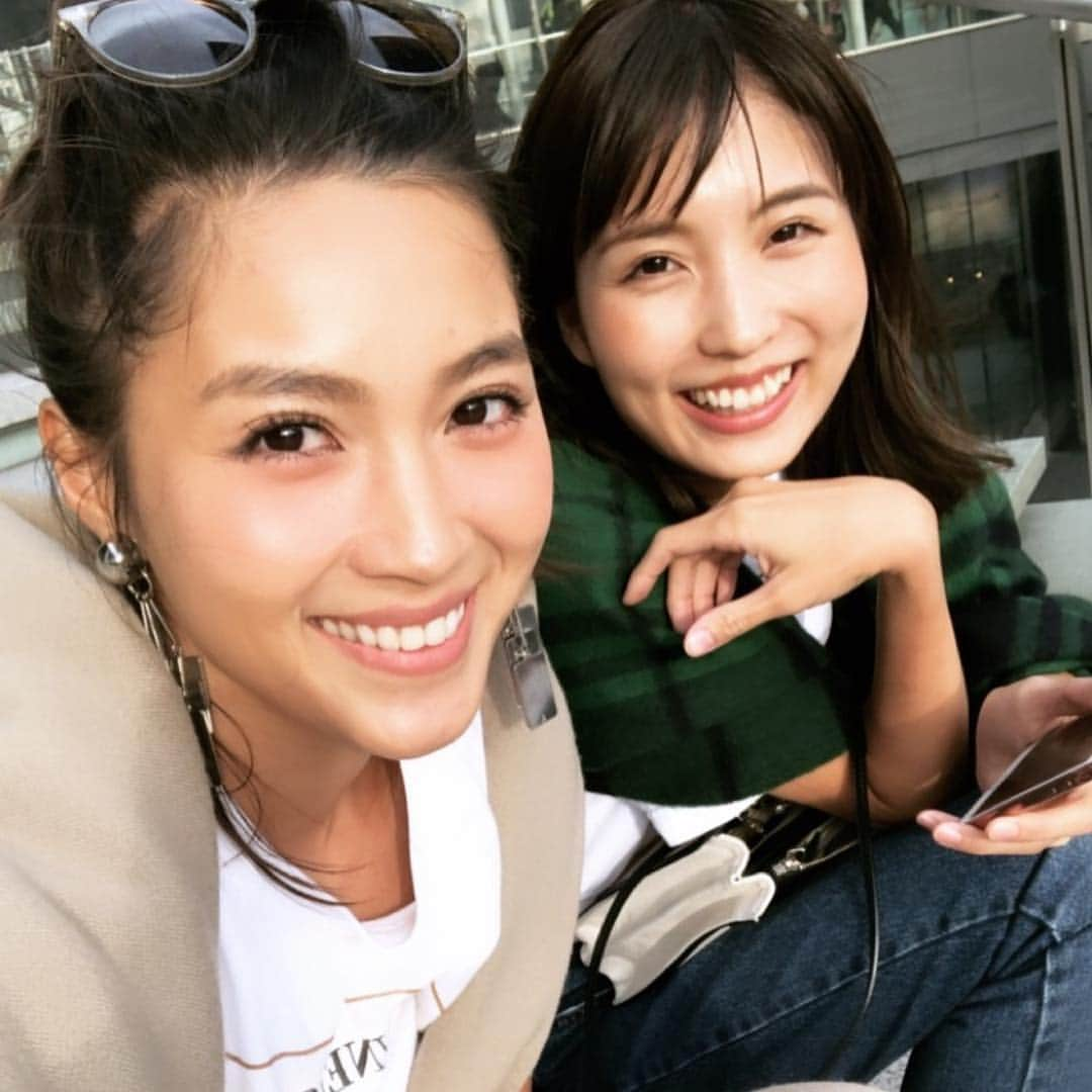 田中彩子さんのインスタグラム写真 - (田中彩子Instagram)「. 今日はBAGの打ち合わせのちに少しだけshopping🛍 トートバッグの新色ベージュが登場します✨ めちゃくちゃ可愛いかった🤭 . . Tee... @gypsohila.jpn  明日22時〜再販売致します! tops/pants...#blamink  shoes...#vans sunglasses...#oliverpeoples × #therow bag...#ayako . 今日はベージュトーン✨ トップスは後ろがめちゃ可愛い✨」10月12日 21時27分 - ayako_tanaka_