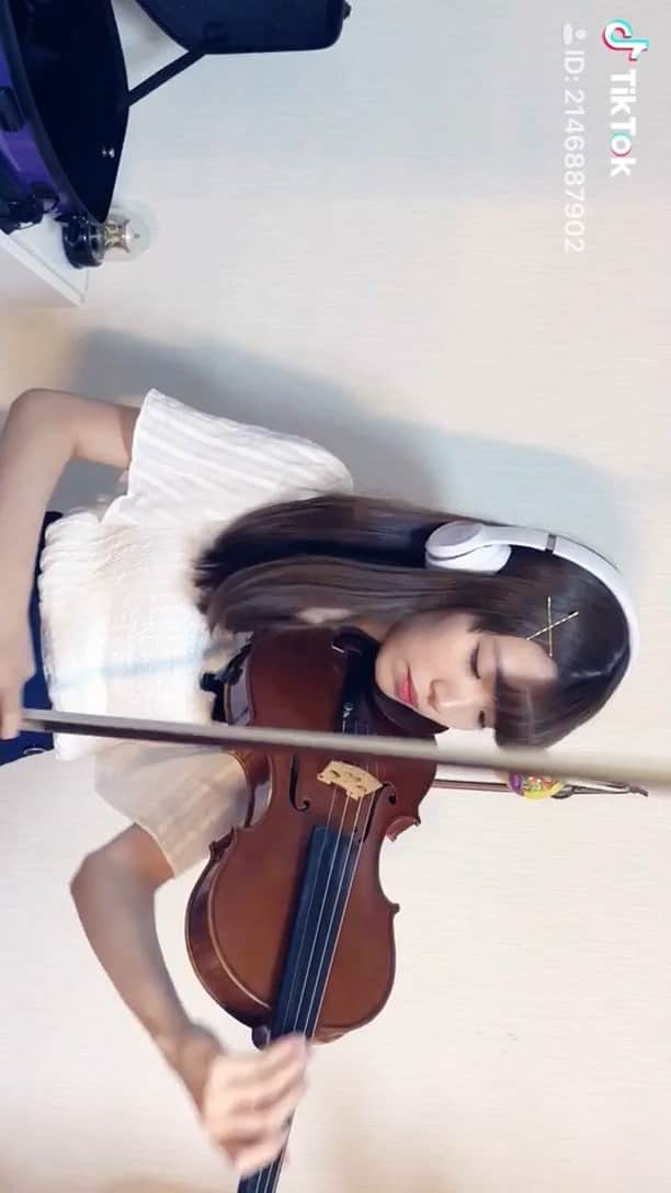 百合香（yurika）のインスタグラム：「#愛迷エレジー #DECO*27 弾かせていただきました！#violin #ヴァイオリン #弾いてみた #ボカロ #VOCALOID」