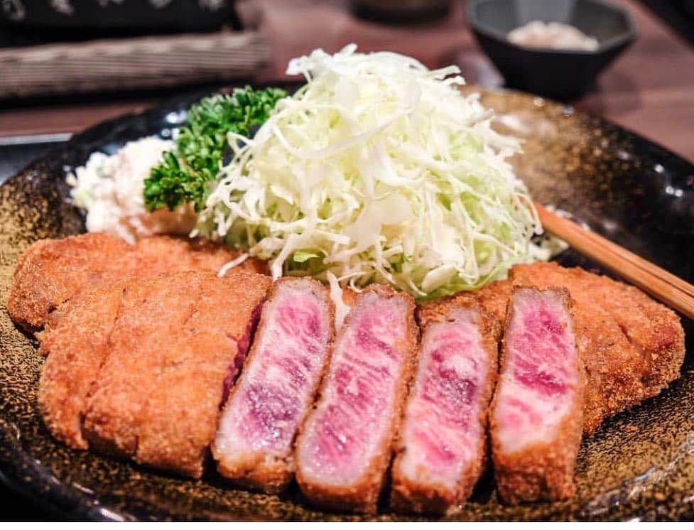 Top Tokyo Restaurants_のインスタグラム：「#toptokyorestaurants Gyu Katsu worth the wait! ||📍Gyumatsu Motomura ||📷: @futhefoodie」