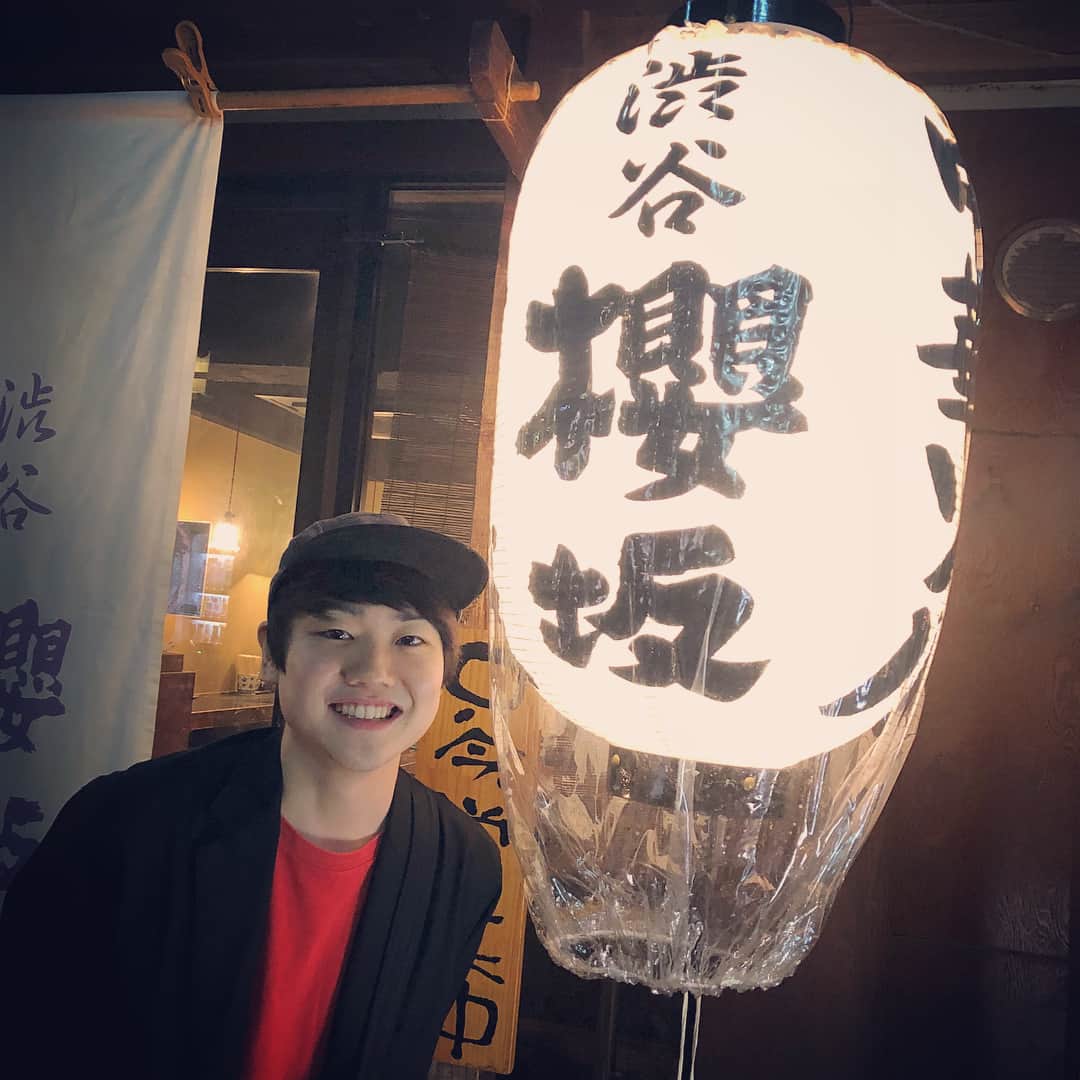 堀駿平（おミルク）のインスタグラム：「インスタ始まりました。 にふさわしい櫻坂。 絶対にフォローして下さい。 #shibuya #sakura #ramen #omilk」