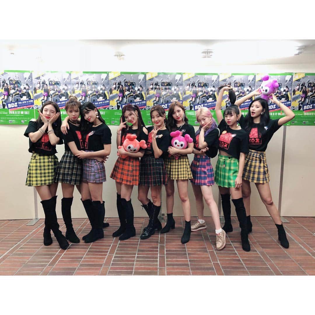 TWICE JAPANさんのインスタグラム写真 - (TWICE JAPANInstagram)「TWICE 1st ARENA TOUR 2018 “BDZ”@神戸初日！皆さんが情熱的に迎えてくれたツアー後半の初日！回を追う毎にどんどん熱くなっていくステージをONCEの皆さんと一緒に作ることができて幸せです♡‬ ‪#TWICE #BDZ‬」10月12日 22時47分 - jypetwice_japan