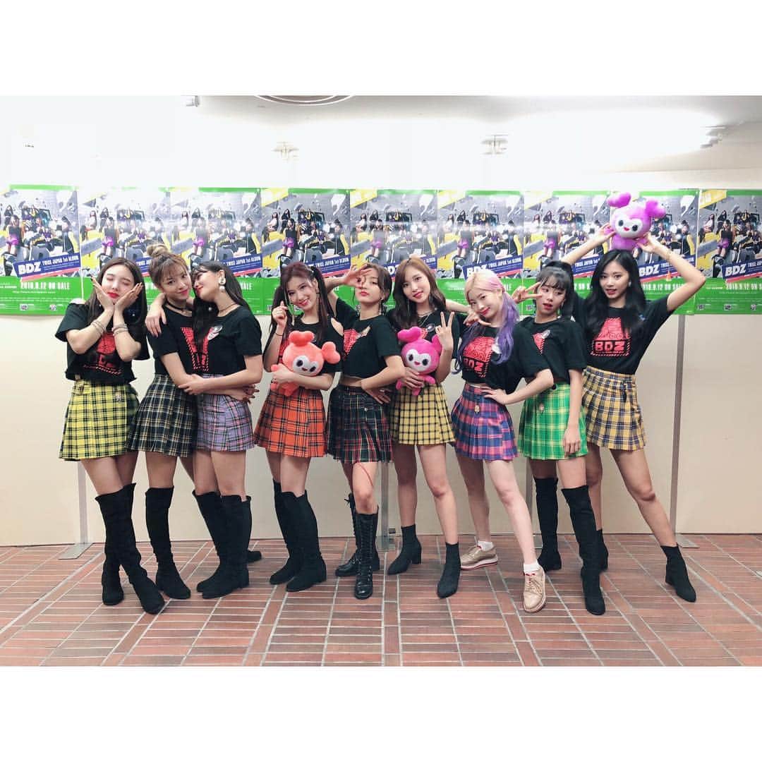 TWICE JAPANさんのインスタグラム写真 - (TWICE JAPANInstagram)「TWICE 1st ARENA TOUR 2018 “BDZ”@神戸初日！皆さんが情熱的に迎えてくれたツアー後半の初日！回を追う毎にどんどん熱くなっていくステージをONCEの皆さんと一緒に作ることができて幸せです♡‬ ‪#TWICE #BDZ‬」10月12日 22時47分 - jypetwice_japan