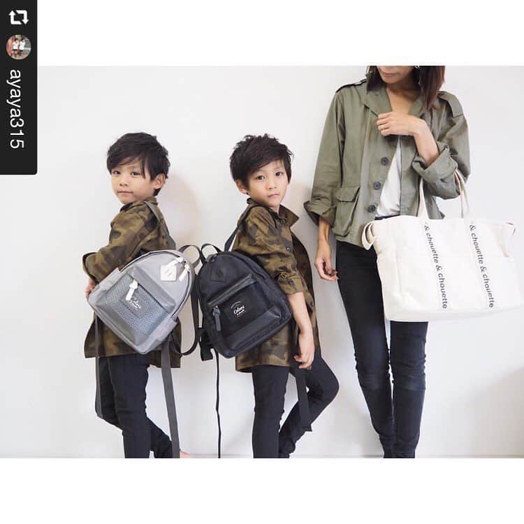 & chouetteさんのインスタグラム写真 - (& chouetteInstagram)「#repost @ayaya315 さん ポストありがとうございます😊✨ . ❤︎ たまには親子コーデ😂 完璧なお揃いってよりだいたい色味を合わせてます❤︎ 遠くに出かける時は大きいリュックな2人だけど最近はペットボトルや小物が入るこのサイズ&chouetteのリュックがお気に入り😊 私も子どもと一緒の時はこのトート❤︎まだ暑かったりするので脱いだ上着が入れられるように大きめトート持ち歩いてます😊 しっかりとした作りでシンプルデザインがお気に入りポイント❤︎ママバッグにおススメです リュック トート&chouette @chouette_pr * * #andchouette#mamaandchouette#ママアンドシュエット#ママコーデ」10月13日 12時56分 - and.chouette