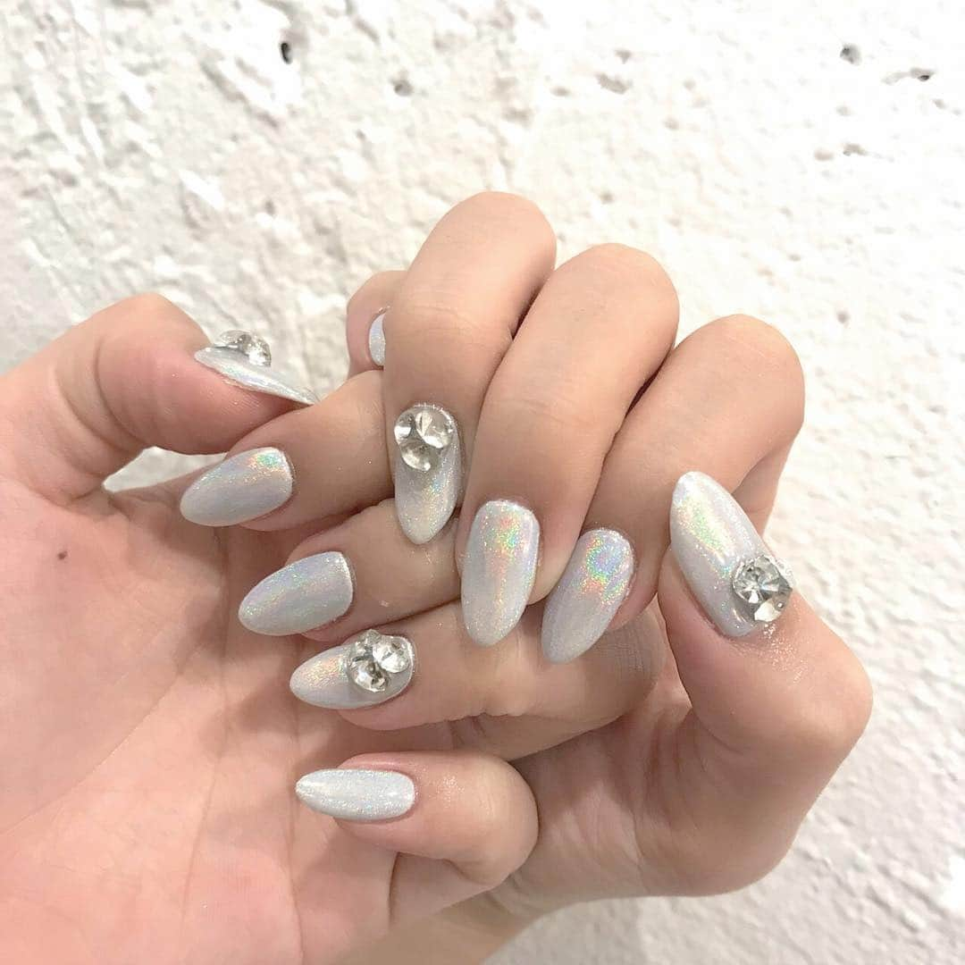 加藤ゆりなさんのインスタグラム写真 - (加藤ゆりなInstagram)「. ネイルに行ってきたよ💅 ユニコーンに、キラキラしてるのつけたよ❄️✨ ユニコーンネイル大好きなんだ！ [ @lapis_kotoko ]さん ありがとうございました💓 . . . . ゆりんごのインスタを見ました！で、 シンプルGEL¥8640→✧¥4.320✧ GELやり放題¥16740→✧¥8.500✧ フットやり放題¥17820→✧¥7.500✧ ❤︎オフ無料！コーティング込み！ (※ご新規様のみご利用可能です) . . . . *お問い合わせ&ご予約* (☎︎)︎03-5489-5550 住所 〒150-0042 東京都渋谷区宇田川町34-6 M&Iビル B1F . . .  #nail #newnail #ユニコーンネイル #lapisnail #渋谷 #ネイル」10月13日 12時59分 - _yuringo_