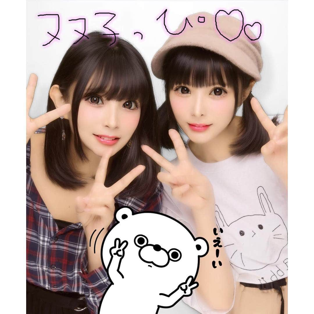 ららぴ（ららぴ ＆ るるぴ）のインスタグラム：「プリクラ(´・ω・｀) . #これかわ が一番盛れる #双子 #1度は食べてみたい双子」