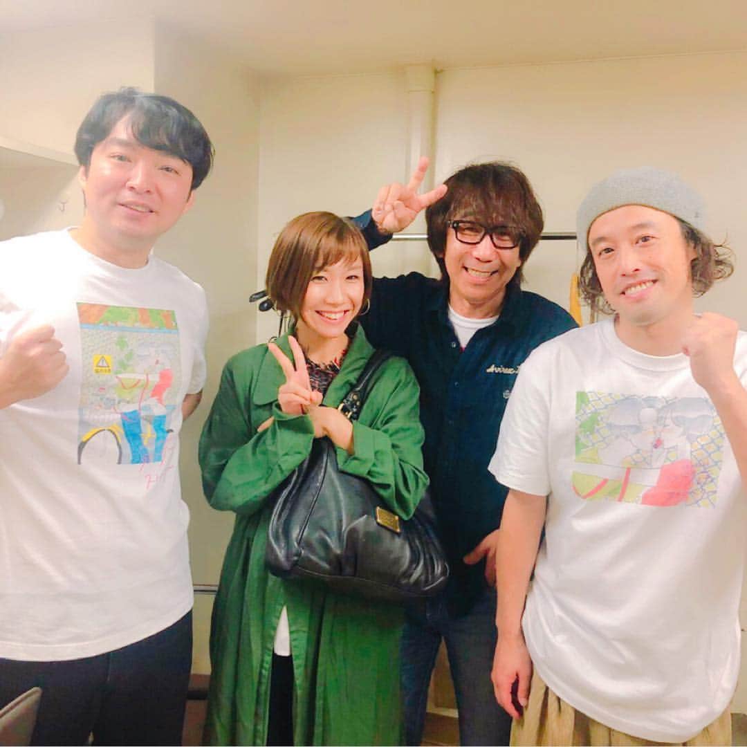 木根尚登のインスタグラム：「木根尚登、本日は、去年舞台をやらせていただいた銀座博品館へ！「娘とエレキコミックのコントライブを観に行きました。めちゃくちゃ面白かったです！東京は明日一日。大阪の昼公演が売れてないようです（笑）。面白いから大阪の人はみんな観に行ってあげて下さい！」」