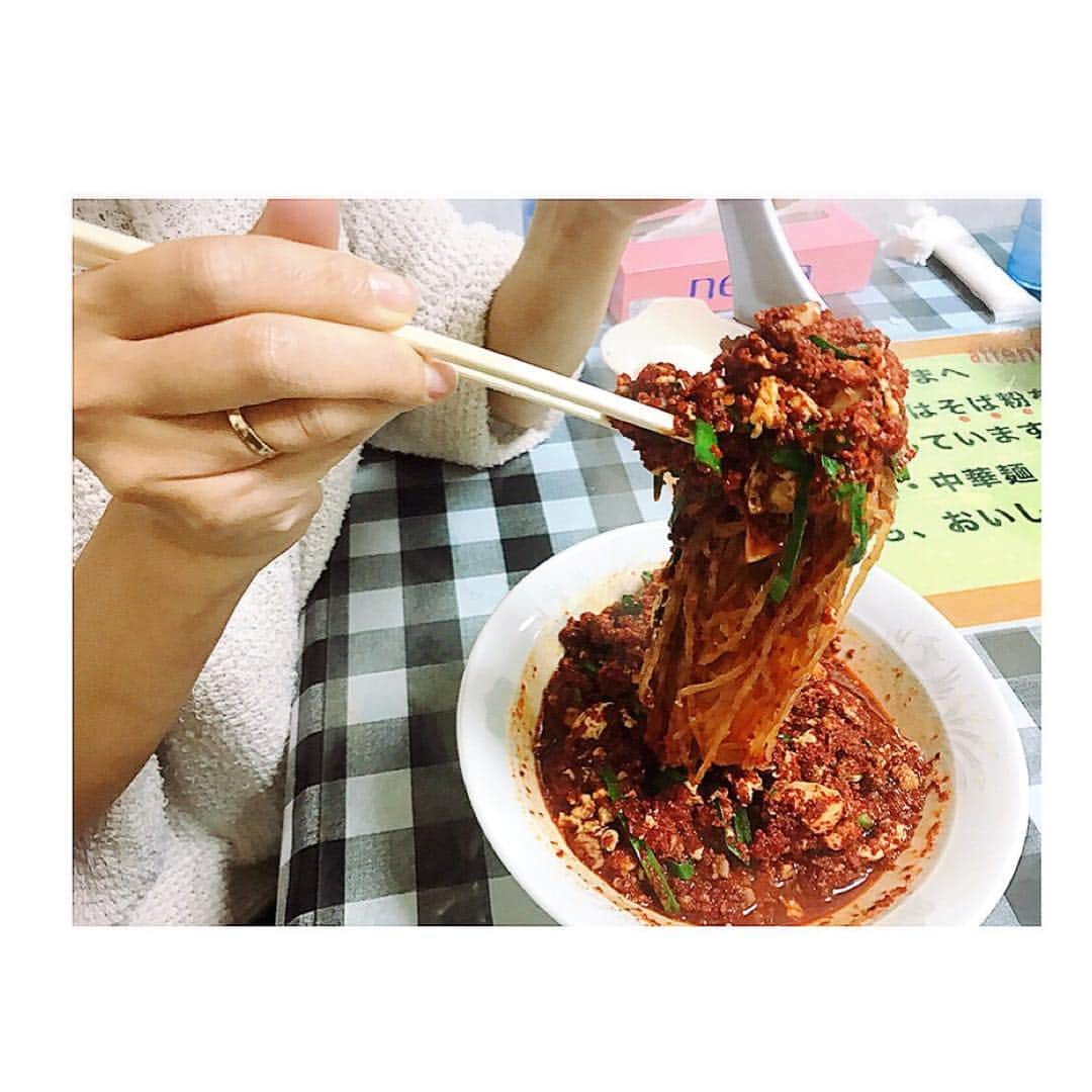 激辛アミーゴさんのインスタグラム写真 - (激辛アミーゴInstagram)「宮崎の桝本で辛麺を食べてきました〰🌶 インスタントでも人気だけど、やっぱり有名店で出来たてを頂きたい❤️ もちろん1番辛い50を頼みました‼️別のお客さんからは20とかいう声も聞こえて、なかなか辛いのが慣れている地元の方達ってイメージ🌶 50はもう汁なしまぜそば的な感じで、ニラとニンニクが想像以上に効いていて、卵の存在はほぼない… 一口目からすんごく美味しくて❤️でも汁がある辛麺も食べたかった🍜 近所だったら週3くらいで食べたくなるなっ🤣  #激辛 #激辛料理 #激辛グルメ #激辛好き #激辛部 #激辛女子 #辛スタグラム #激辛アミーゴ #カラミーゴ #桝本 #辛面 #宮崎 #50 #spicy #spicyfood #hotfood #japanesefood  #超级辣 #四川美食 #铃木亚美」10月13日 13時26分 - gekikaraamigo