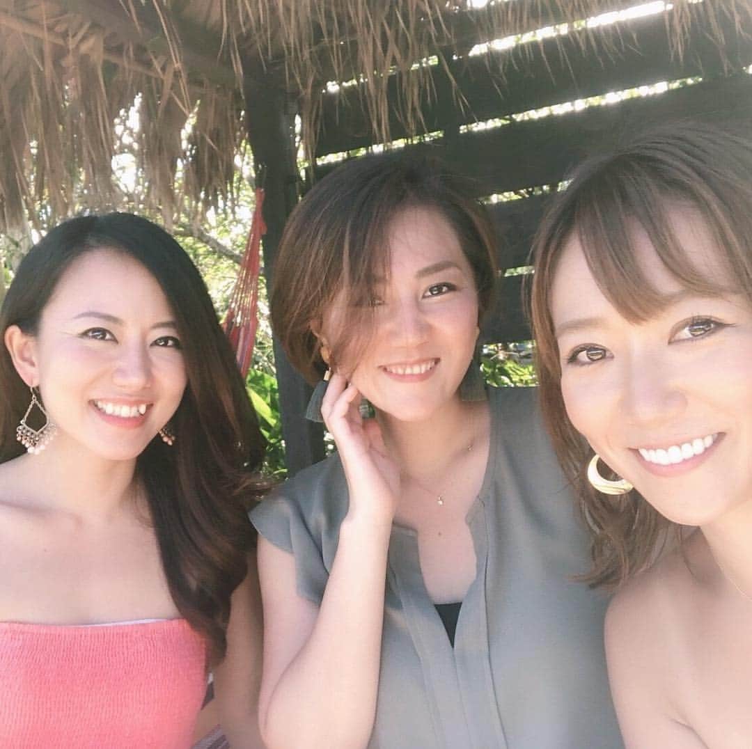 長嶺菜菜子のインスタグラム：「沖縄おすすめランチ場所🍴ヽ(о´∀︎`о) . ホテル星のテラスもとぶ山里 の目の前にある 【亜熱帯茶屋】 . ハンモックもあってめっちゃ南国感🏝🌺 . 海が絶景に見渡せて 夕陽がすごく綺麗に見えるみたい(♡︎ˊ艸ˋ♡︎) . 店内とテラスがあって断然テラスがオススメ\♡︎/ . 今回の女子旅にめちゃくちゃいい場所٩̋(๑˃́ꇴ˂̀๑) . . #沖縄ホテル #星のテラスもとぶ山里 #沖縄隠れ家的リゾートホテル #大人女子旅 #アラサー女子 #ハイスタンダード女子旅 #沖縄山のホテル #沖縄開放的なホテル #沖縄おすすめホテル #沖縄のんびり旅 #沖縄くつろぎ旅 #スタッフの対応が良いホテル #うちなんちゅ #旅好き #旅行好き #沖縄人がおすすめするホテル #沖縄おすすめランチ #沖縄人がおすすめするランチ #亜熱帯茶屋 #女子ウケ間違いない #夕陽と海が絶景パノラマ #沖縄本部ランチ」