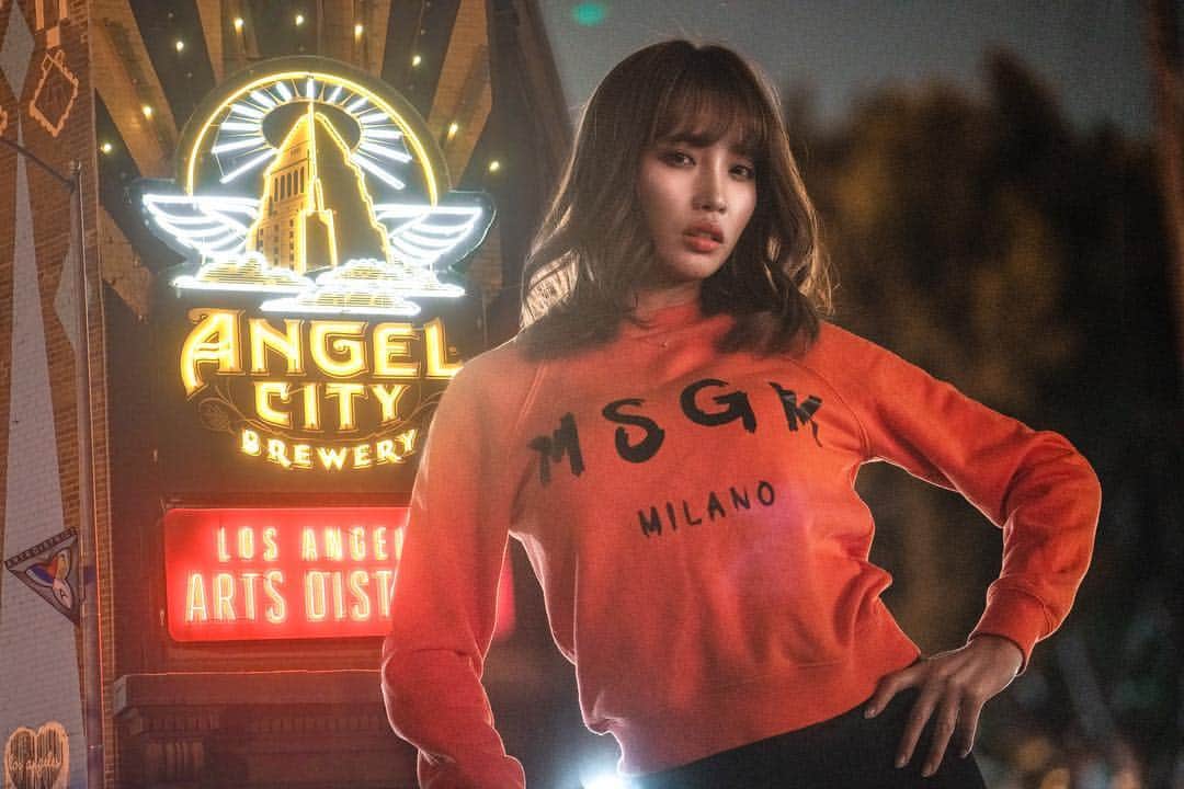 のインスタグラム：「California LOVE 💕 photography by @jerrycoriaa #streetfashionstyle #la #lalive #model #modeling #toliveanddieinla #photography #jerrycoria #fashionnova #milano #msgm #fashionblogger #fashionlover #losangeles #love #style #styleblogger #japanesegirl #nightphotography #angelcitybrewery #october #orange #swag #styleoftheday #fashionistas #fashionista #fashionlovers #fashiongoals」