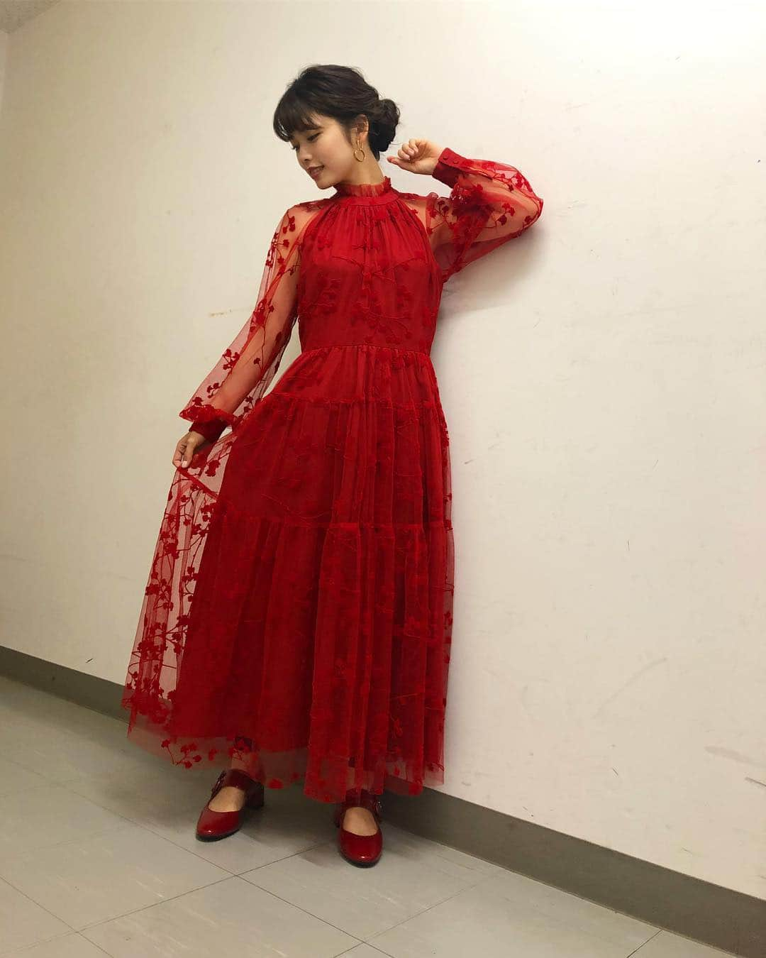 小芝風花さんのインスタグラム写真 - (小芝風花Instagram)「本日の衣装、ヘアメイク 可愛すぎません〜？！？！ ドレスは#CO さん 靴は#carelparis さん 初タグ付け🏷🤤 髪の毛は、前髪をクルンと♪」10月13日 17時14分 - fuka_koshiba_official