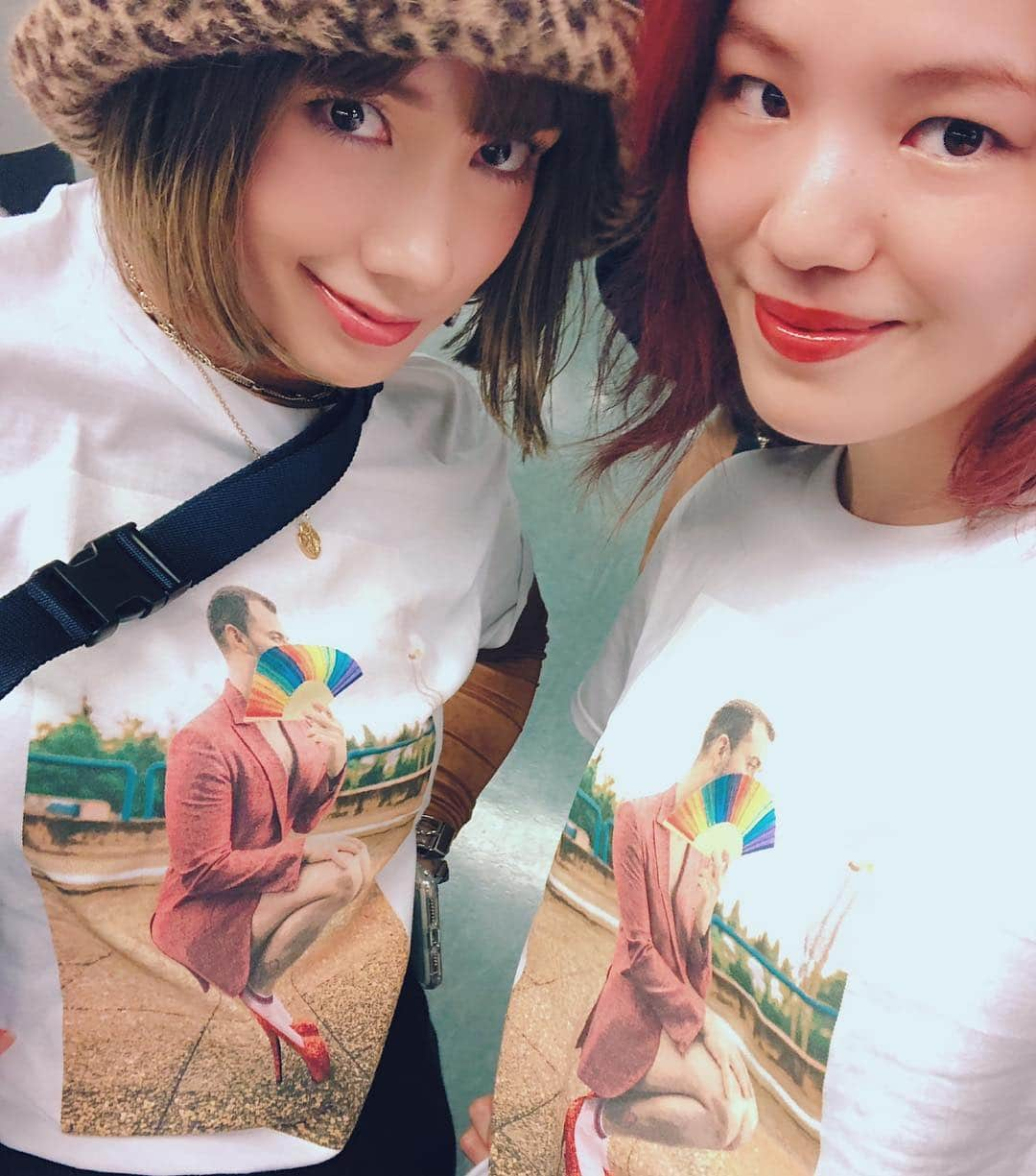 仲里依紗さんのインスタグラム写真 - (仲里依紗Instagram)「最高なTシャツゲット🏳️‍🌈👠💋 @samsmith 🐈💕 with @nasup 🎀」10月13日 17時11分 - riisa1018naka