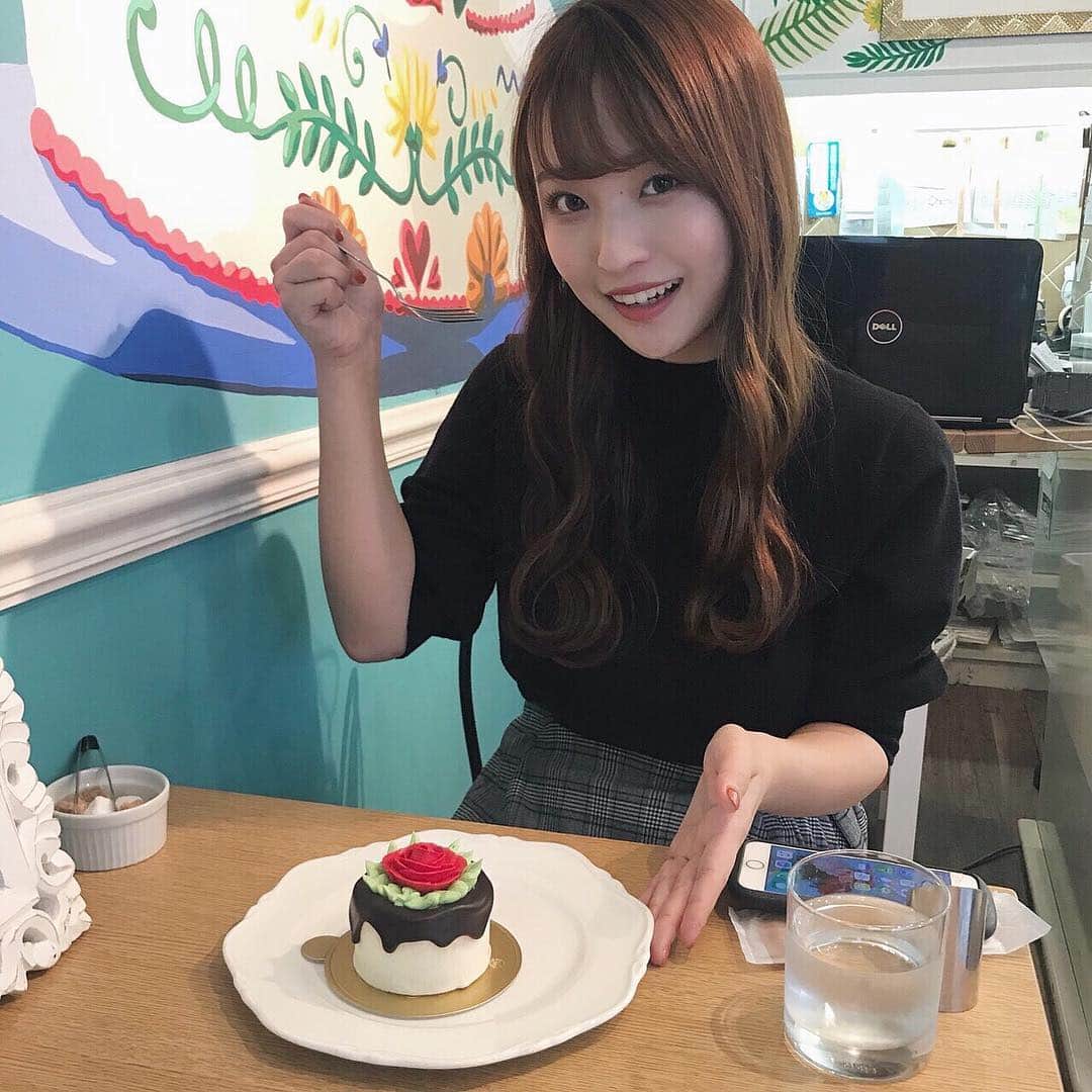 赤木希のインスタグラム：「. 昨日行ったカフェのケーキがとっても可愛かった😍これモンブランなんです！！びっくり🌰🌰 #表参道カフェ」