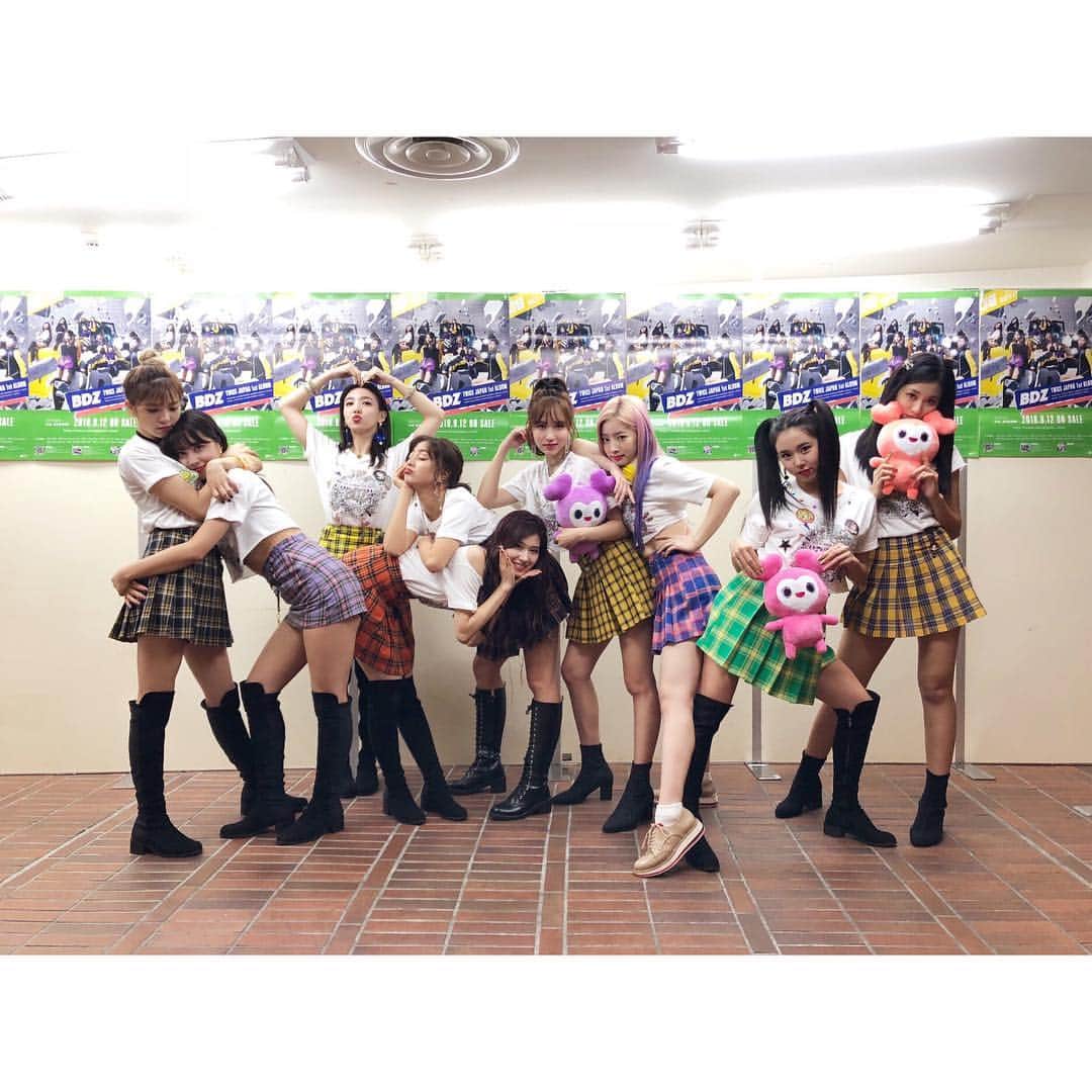 TWICE JAPANさんのインスタグラム写真 - (TWICE JAPANInstagram)「‪TWICE 1st ARENA TOUR 2018 “BDZ”@神戸2日目！いつもTWICEを元気つけてくれるONCEの歓声！今日もたくさん頂きました♪ 明日も全力で参りますよ！‬ #TWICE #BDZ‬」10月13日 20時06分 - jypetwice_japan