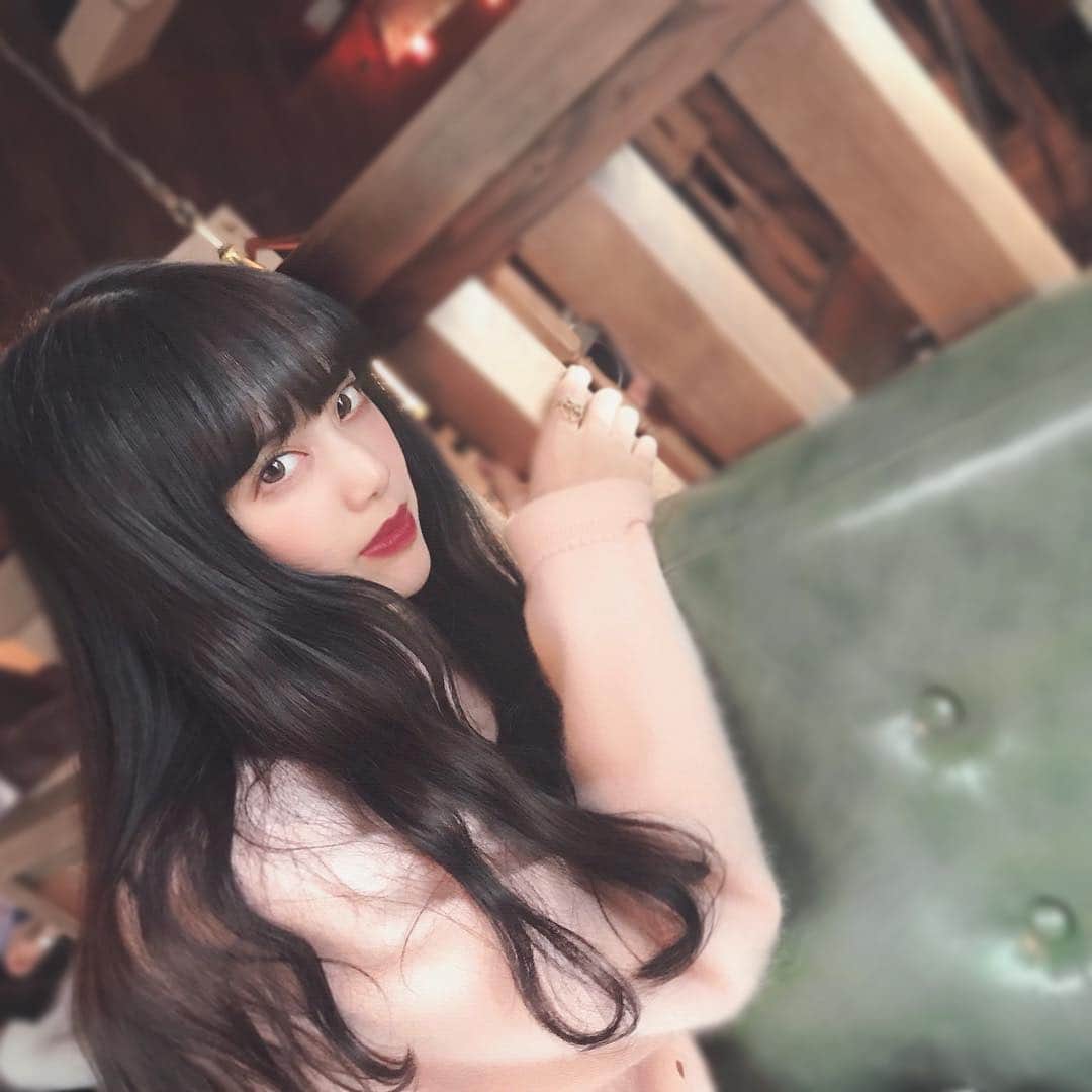 酒元麻衣（まいへー）のインスタグラム：「今日はウェーブヘアにしてみたよ(^.^) お友達とランチしてとても楽しかった🍴沢山笑った🍽その後伊勢丹に行ったら、三越のイベントに来てくれた子たちに偶然会えてとっても嬉しかった❤︎❤︎❤︎また会おうね❤︎」
