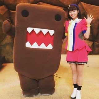 花原あんりのインスタグラム：「❤️NHKどーもくんショー❤️ 出演のお知らせです📢  来週10月21日 （日）  平成３０年度「ふるさとの食・にっぽんの食」兵庫フェスティバル ～第４０回兵庫県民農林漁業祭～ ↑↑ こちらのイベントにて どーもくんショーに出演させていただきます✨ ❤️観覧無料・お申し込みも不要です❤️ 是非是非あそびにきてくださいね☺️💕 詳しくはこちらのホームページをご覧ください🍀 https://pid.nhk.or.jp/event/sp/PPG0324804/index.html （写真は今年番組にゲスト出演させていただいた時の一枚です）  #singers #singing #musics #音楽 #vocals #acoustic #アーティスト #artist #artiste  #アーティスティック#artistic #television #vocals #シンガー #singer #女優 #happy #MC #幸せ #Tokyo #TV  #イベント #nhk #兵庫県 #どーもくん」