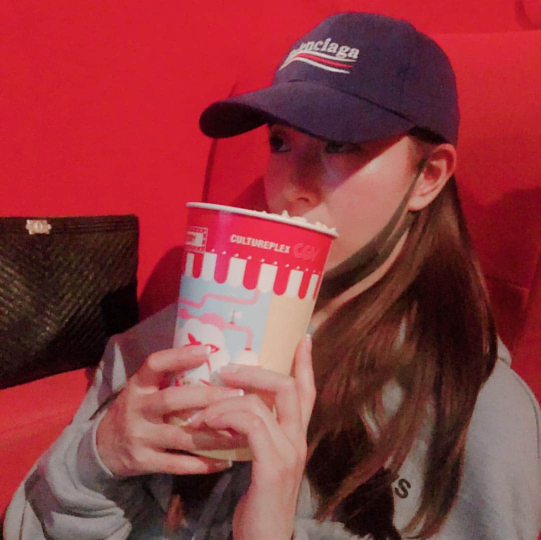 BoAさんのインスタグラム写真 - (BoAInstagram)「팝콘 손 안 대고 먹기 😝🍿🍿🍿🍿🥤」10月13日 23時28分 - boakwon