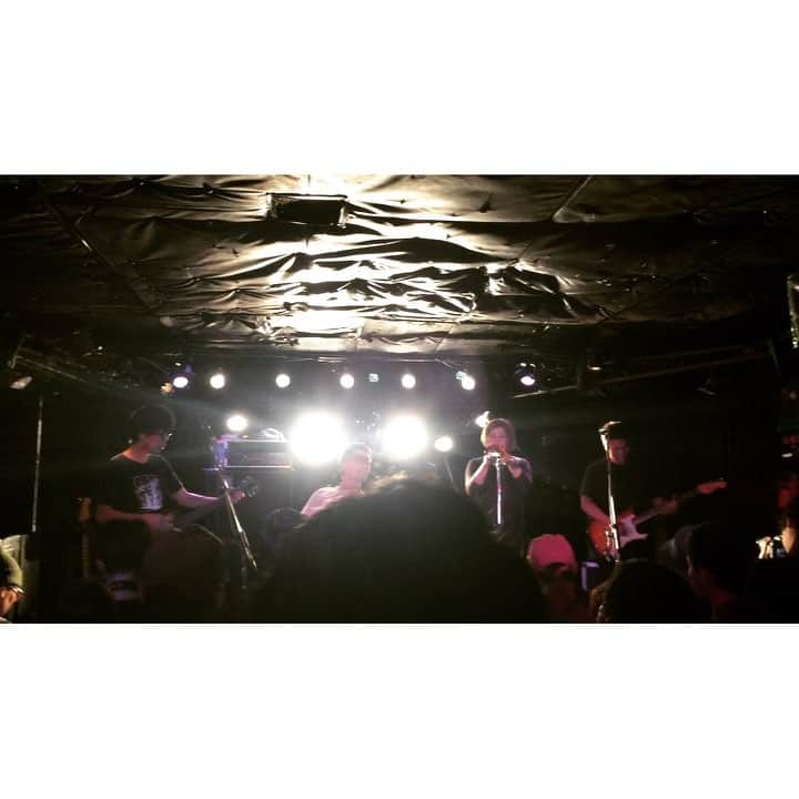 壺坂恵のインスタグラム：「シチュエーション ジェネレーション #bedband bedのワンマンのギリギリ詐欺 パンパンのシェルターで 最高のライブでした 明日、私もめっちゃ楽しむ 同期っていいな ありがとう」
