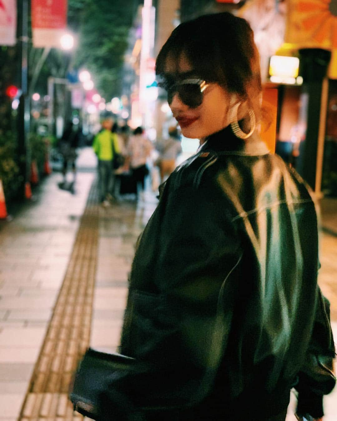 谷まりあさんのインスタグラム写真 - (谷まりあInstagram)「Good Night🖤 photos by my manager Sucha😎 #marimaripics #marimarifashion #marimariblack」10月13日 23時57分 - mariaaaa728