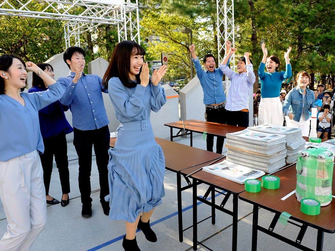 藤田崇寛さんのインスタグラム写真 - (藤田崇寛Instagram)「65周年記念イベントにて、西日本放送アナウンサーチームがギネス世界記録を樹立しました！！！ これでなんとギネス記録保持者に…！信じられん。。 みんなで掴んだギネス。最高のメンバーでした😌  いい年した大人全員がこんなに(3枚目)とびきりの笑顔になることそうそうないで…！！ #西日本放送 #RNC #カケハシル #アナウンサー #ギネス #世界記録 #達成 #明日も #サンポート高松 #きてね」10月14日 0時07分 - fujitaka0125