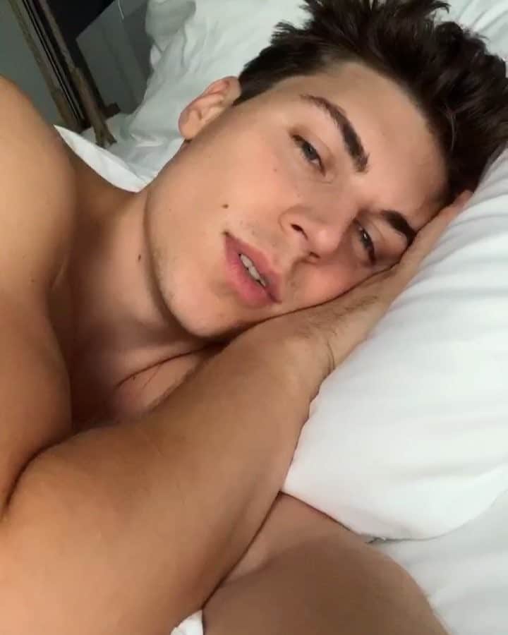 ノーラン・ジェラード・ファンクのインスタグラム：「When you start waking up from naps speaking French #paris #jetaime」