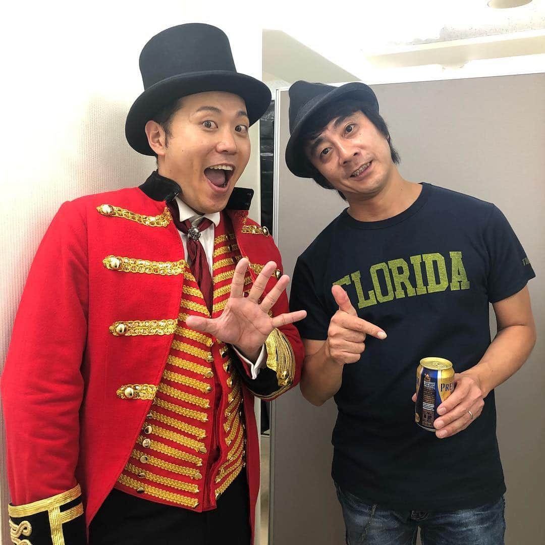 エハラマサヒロさんのインスタグラム写真 - (エハラマサヒロInstagram)「ミュージカルマン2日目。評判は上々過ぎるほどの上々でチケットも全完売！今日は山崎まさよしさんが弾き語り、セロリは一緒に歌ってくれました。武井壮さんは本気で色んな事を教えてくれて、それはそれはえげつないショーでした。  #ミュージカルマン #山崎まさよし さん #武井壮 さん #プレミアムチケット」10月14日 1時32分 - eharamasahiro