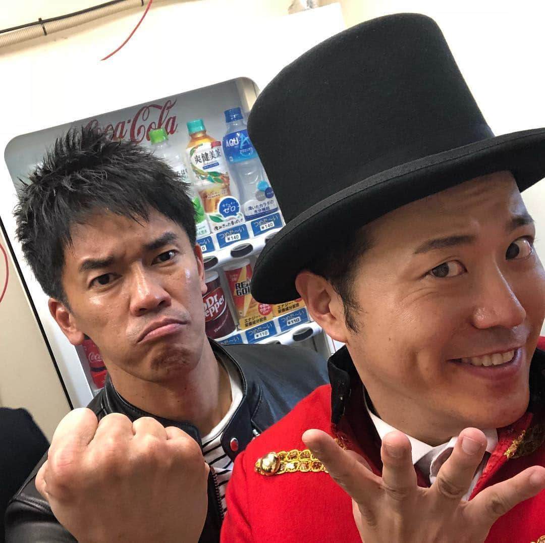 エハラマサヒロさんのインスタグラム写真 - (エハラマサヒロInstagram)「ミュージカルマン2日目。評判は上々過ぎるほどの上々でチケットも全完売！今日は山崎まさよしさんが弾き語り、セロリは一緒に歌ってくれました。武井壮さんは本気で色んな事を教えてくれて、それはそれはえげつないショーでした。  #ミュージカルマン #山崎まさよし さん #武井壮 さん #プレミアムチケット」10月14日 1時32分 - eharamasahiro