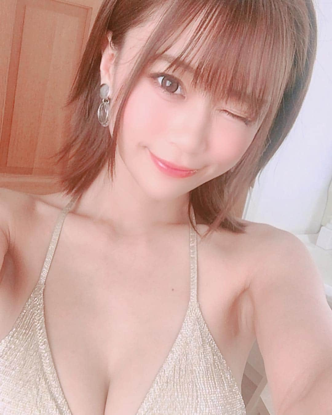 阿久津真央さんのインスタグラム写真 - (阿久津真央Instagram)「スワイプしてね👉♡ おはまお😊📣💓 #ギャルパラ #表紙 #グラビア #撮影 #DVD #オフショット #レースクイーン #スーパーGT #コスチューム #水着 #モデル #グラドル #タレント #大集合 #日本レースクイーン大賞 #グランプリ #オフショット #自撮り #ファインダー越しの私の世界」10月14日 8時16分 - akutsumao