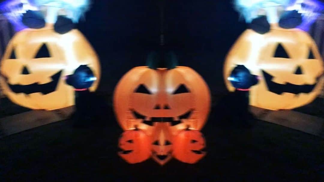 ジェシカ・アシュリーのインスタグラム：「Happy Halloween from my very haunted home 👻🕷🕸🎃🧟‍♂️ (even better with sound on!)」