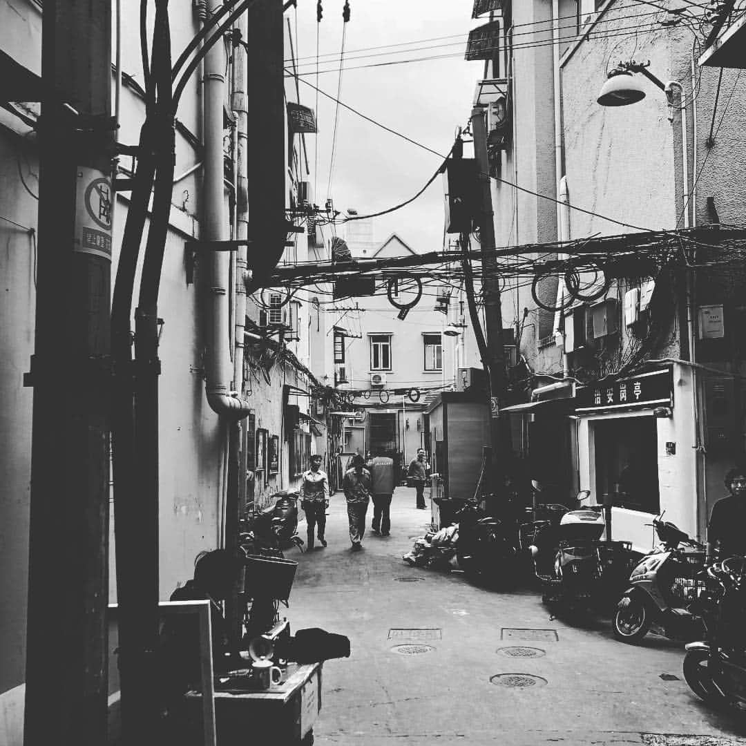 紀里谷和明のインスタグラム：「In a foreign land, instantly becoming illiterate is always liberating.」