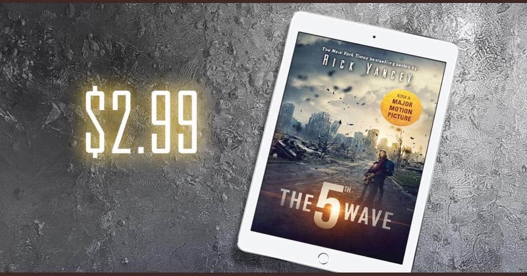 リック・ヤンシーのインスタグラム：「Do you have an e-reader? Then you’re in luck! The 5th Wave e-book is on sale TODAY ONLY for $2.99!」