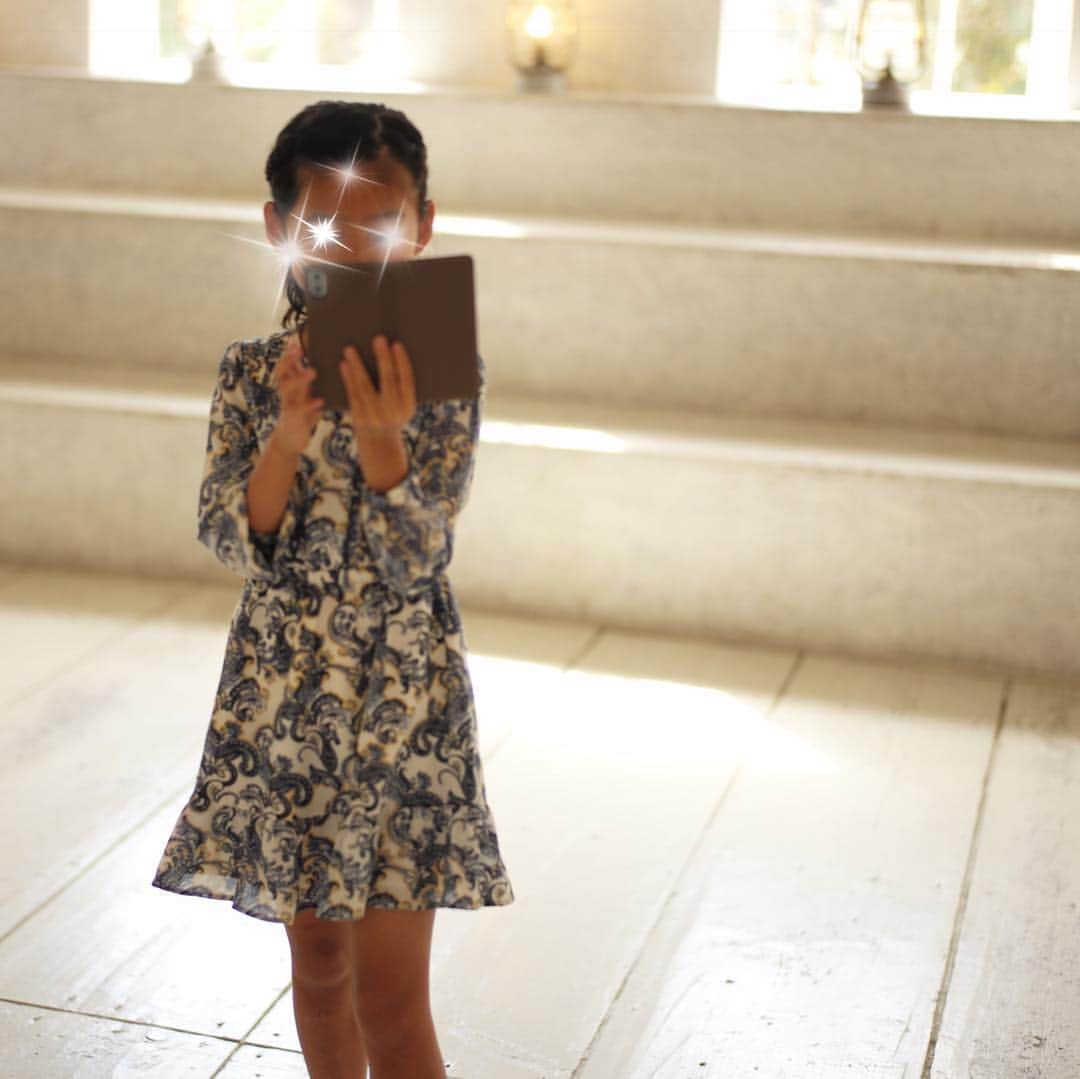 木本泉さんのインスタグラム写真 - (木本泉Instagram)「- ストーリーの動画は姪っ子が撮ってくれました💓・ 撮った後はcheck 笑・ ・ ありがとう✨・ ・ #姪っ子#家族#family#7歳児」10月14日 18時11分 - izumikimoto